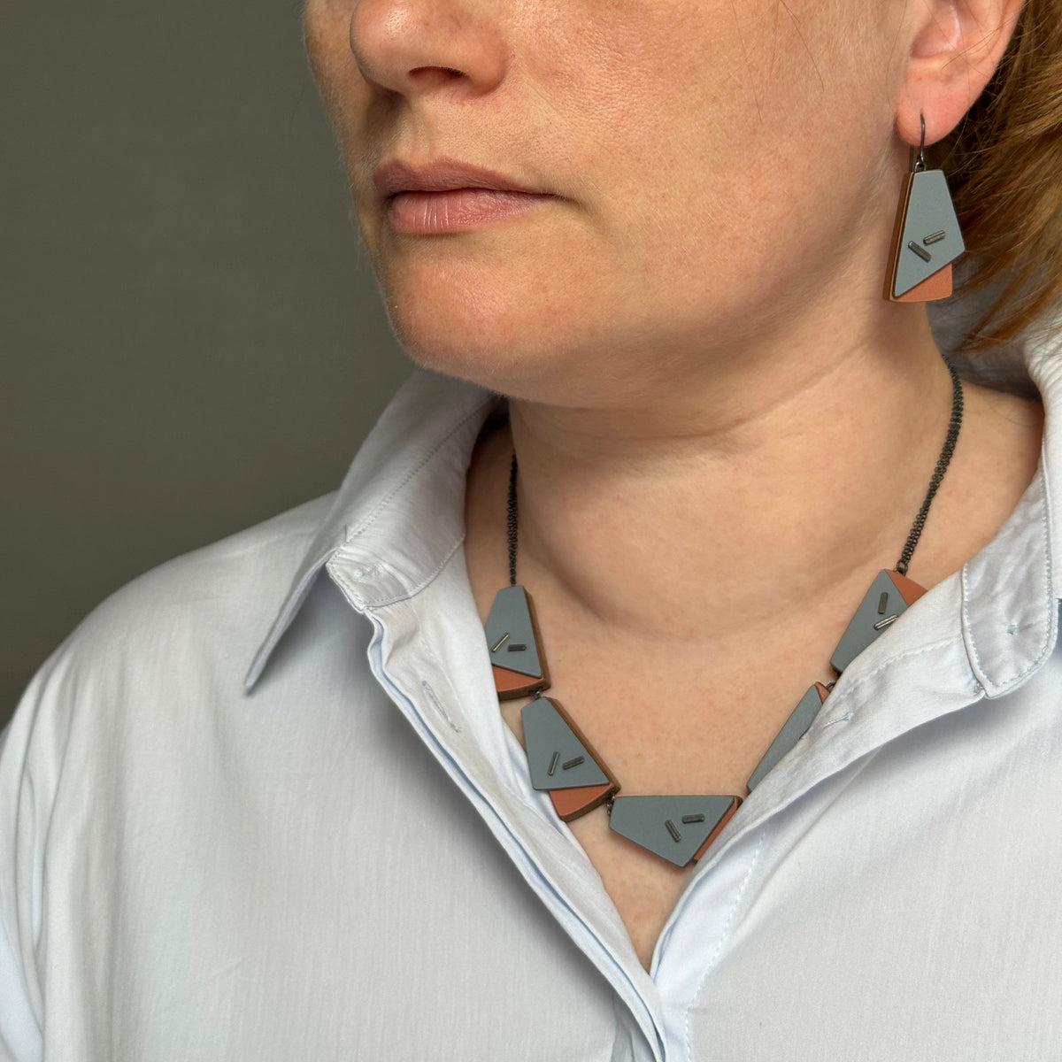Flight overlap necklace