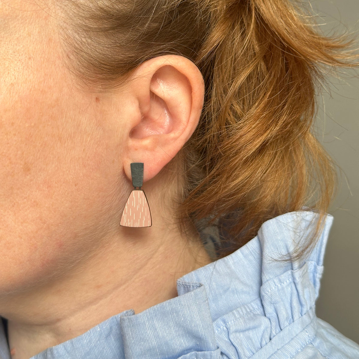 Fan sgraffito drop earrings - small