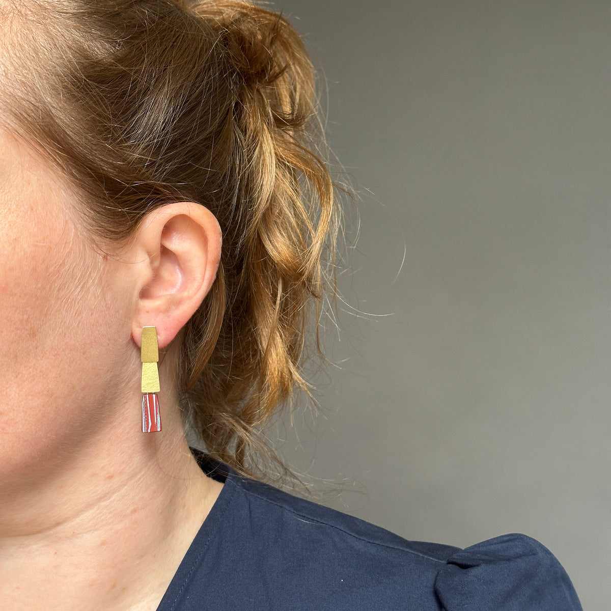 Slim gold and paprika earrings