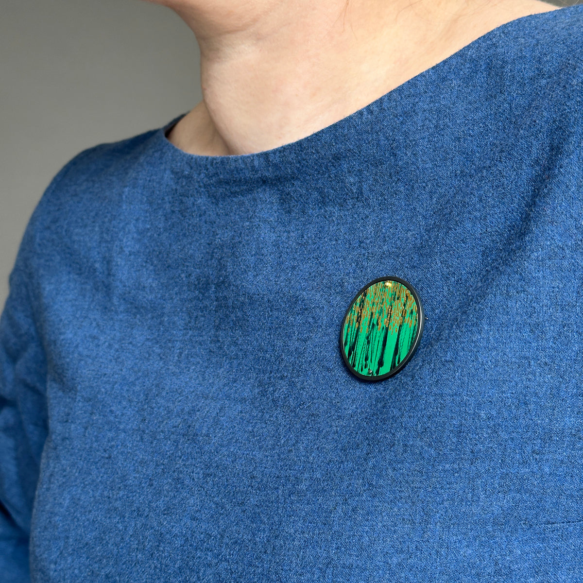 Circular green canopy brooch