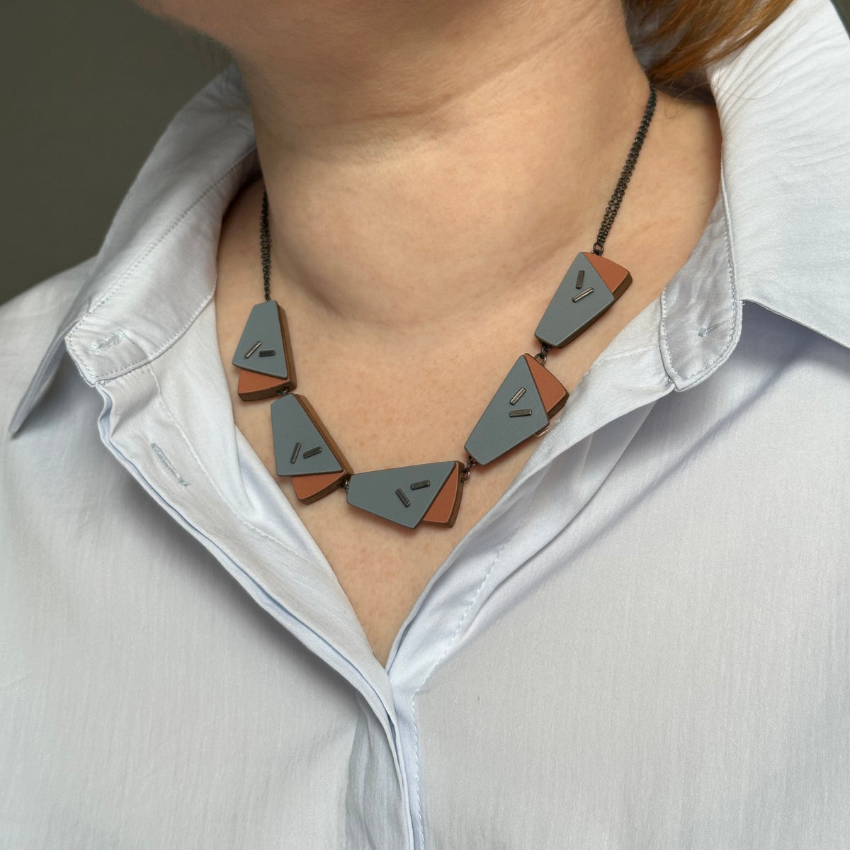 Flight overlap necklace