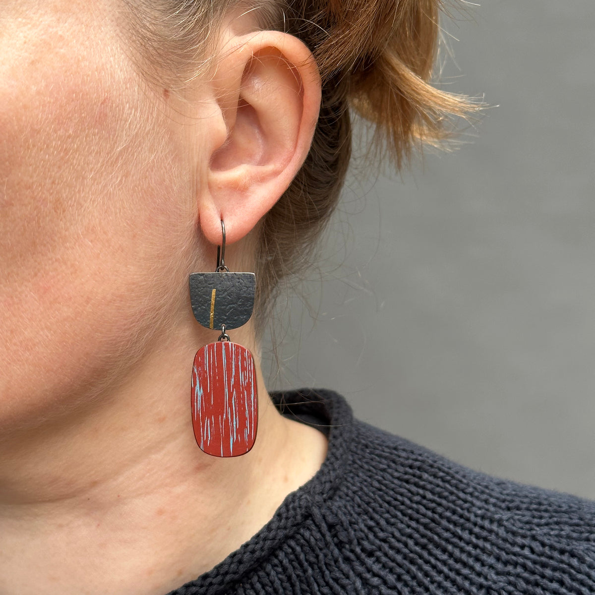 Sgraffito asymmetric earrings