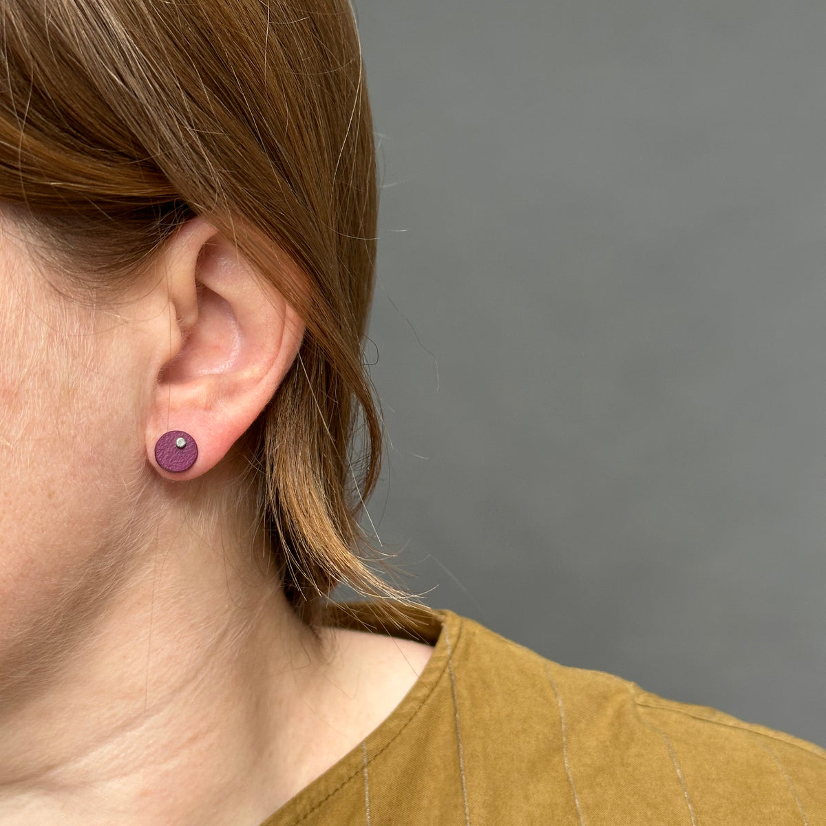 Tiny circle earrings - reversible