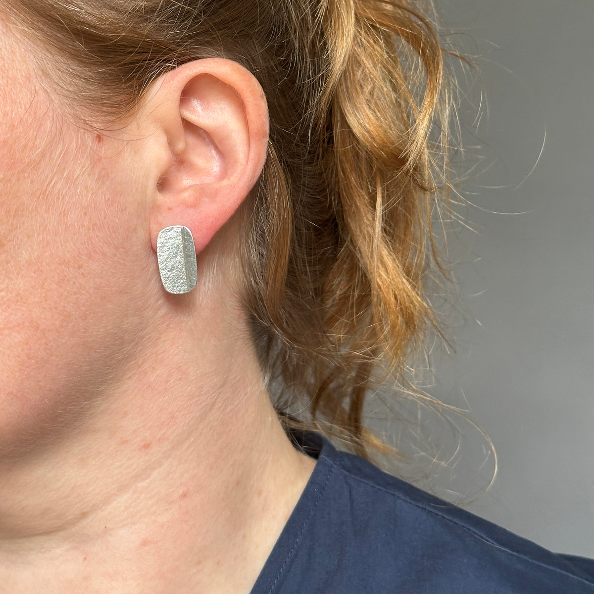 Small oblong fold earrings
