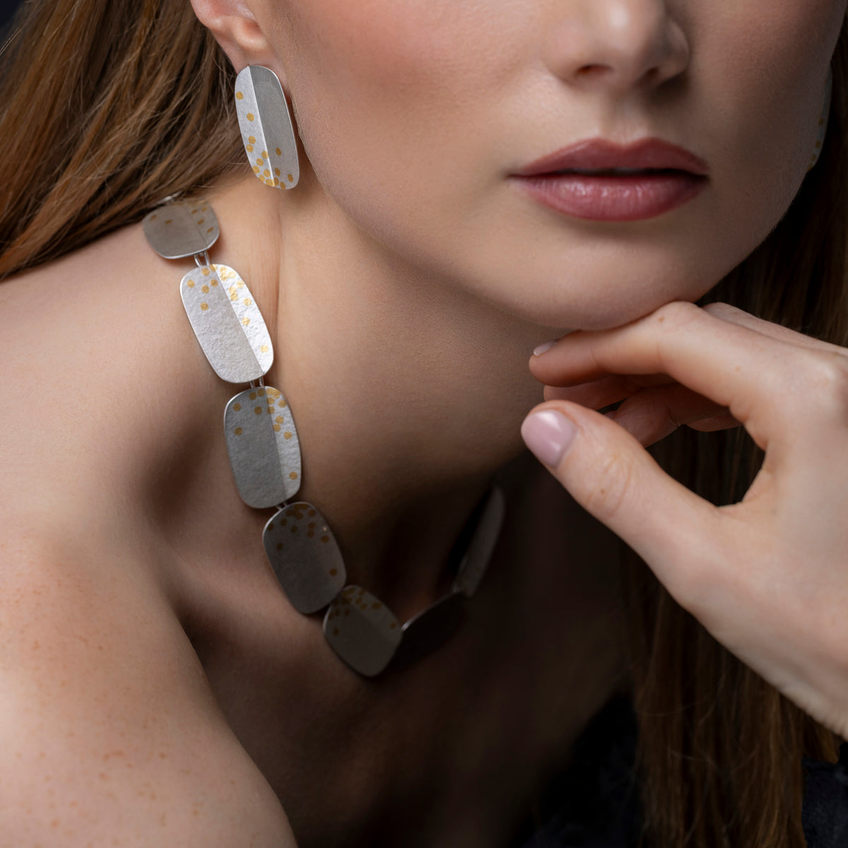 Oblong fold and dot necklace - silver